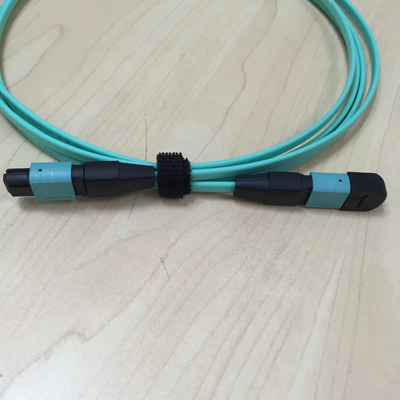 MPO/UPC - Männlich MPO/APC - Weiblich Glasfaserpatchkabel OM3 FTTH 12 Kerne Glasfaserpatchkabel